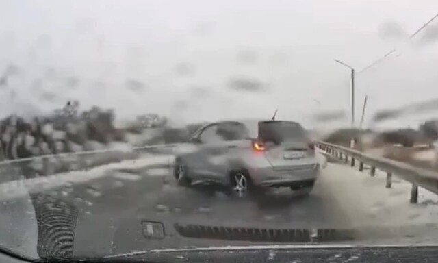 «Отделалась испугом»: автомобиль занесло на встречную полосу под Благовещенском