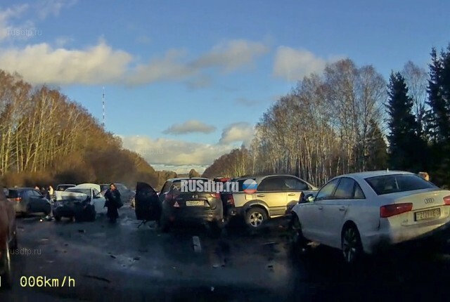 18 автомобилей столкнулись в Смоленской области 