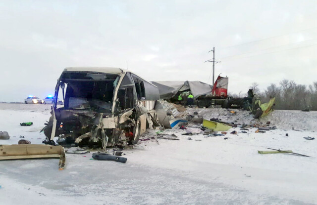 От удара у тягача оторвало кабину. Подробности крупного ДТП с автобусом на трассе «Каспий» 