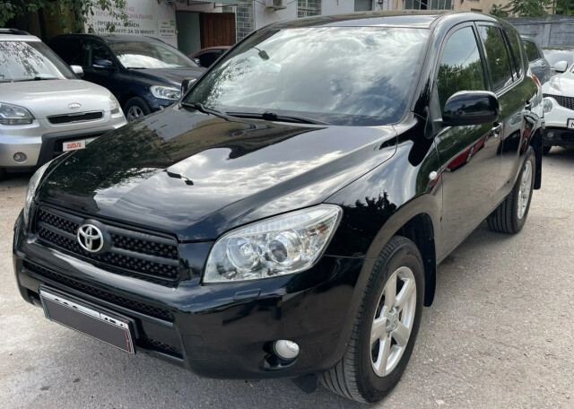 Названы главные недостатки кроссовера Toyota RAV4 