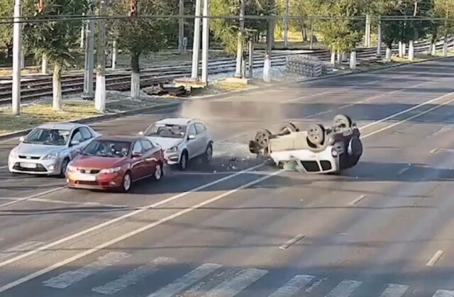 ДТП из-за яркого солнца произошло на перекрестке в Волгограде