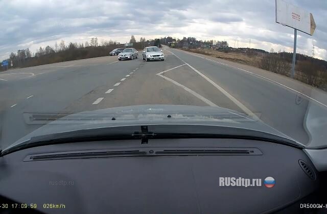 Проскочила поворот 