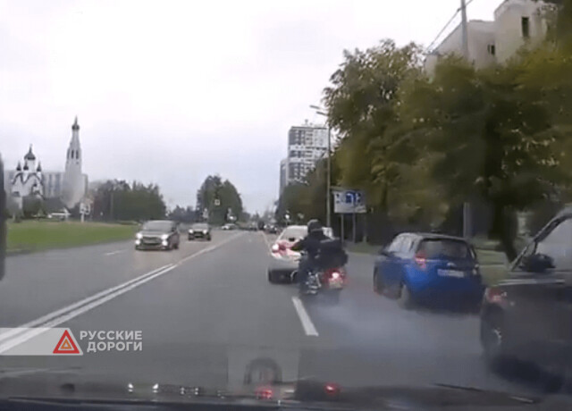 Мотоциклист столкнулся с автомобилем в Санкт-Петербурге
