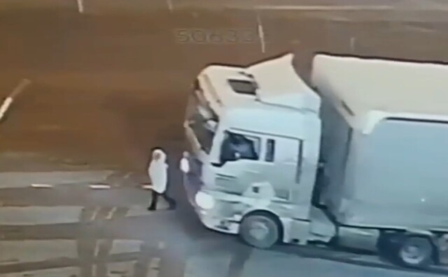 ДТП в Подмосковье: сотрудница склада попала под колеса большегрузной фуры