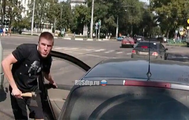 В Новокузнецке \»дровосек\» разгромил и обстрелял УАЗ с водителем