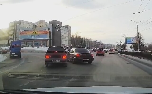 ДТП в Чебоксарах на перекрестке с круговым движением. Кто виноват? 