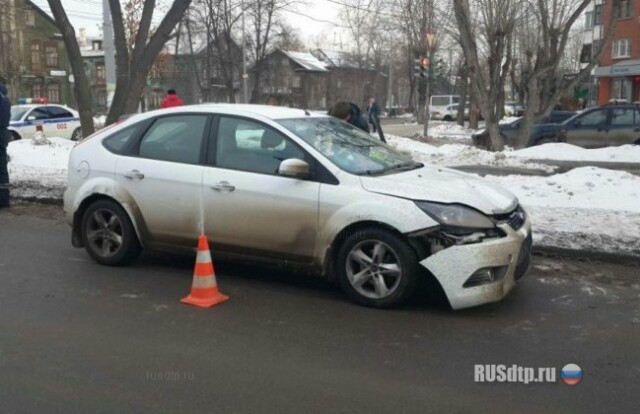 В Екатеринбурге школьник погиб под колесами машины на глазах у друзей 