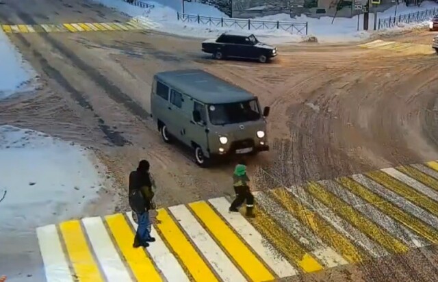 Школьник попал под колеса автомобиля в Сыктывкаре