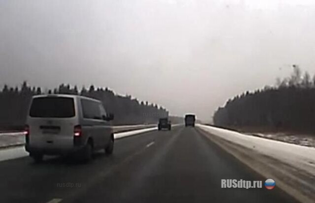 Внедорожник улетел в кювет 