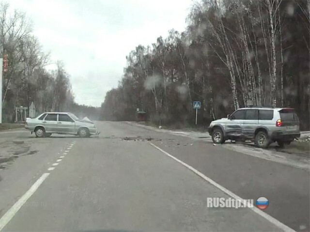 Авария на перекрестке 