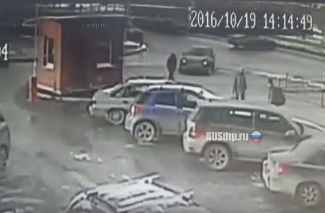 В Екатеринбурге автомобиль сбил на тротуаре 13-летнюю девочку