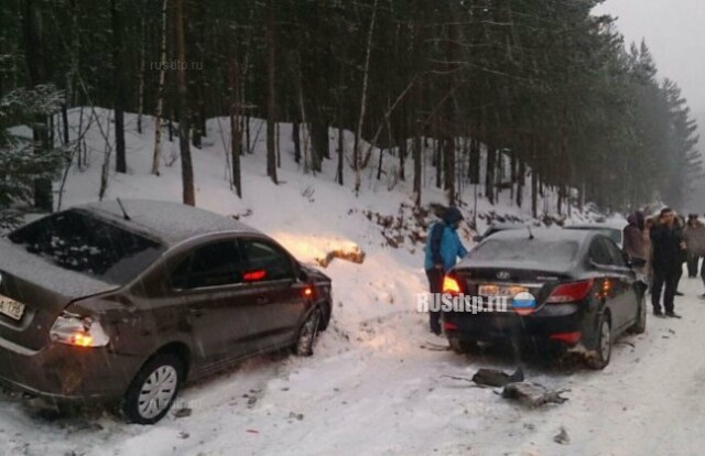 Массовое столкновение автомобилей произошло на Серовском тракте 