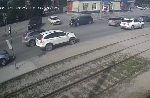 В Новосибирске двое подростков оказались в больнице после ДТП на улице Титова