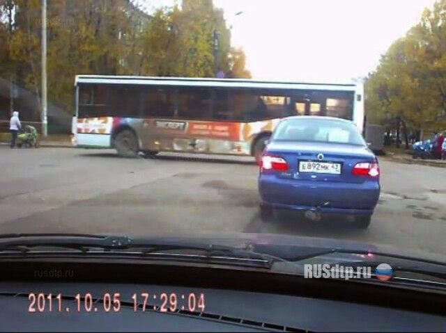 Автобус удрал от водителя 