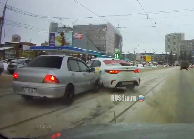 Авария с такси в Новосибирске