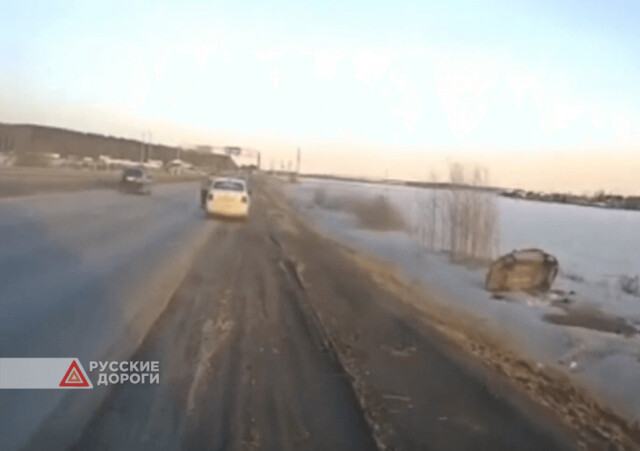 Легковой автомобиль перевернулся под Екатеринбургом