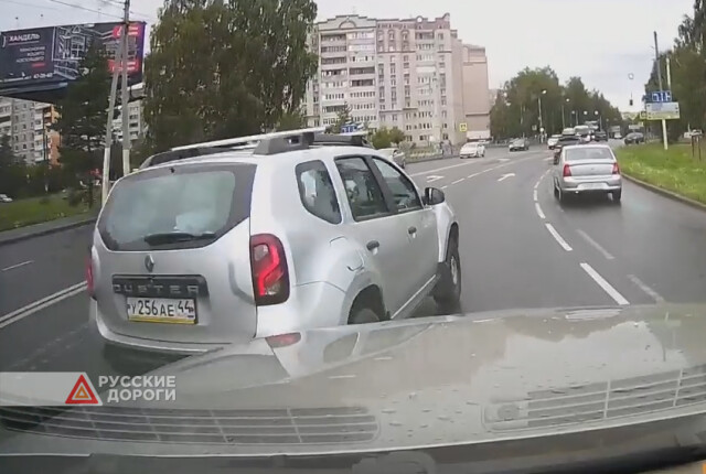 В Костроме Renault Duster скрылся с места ДТП