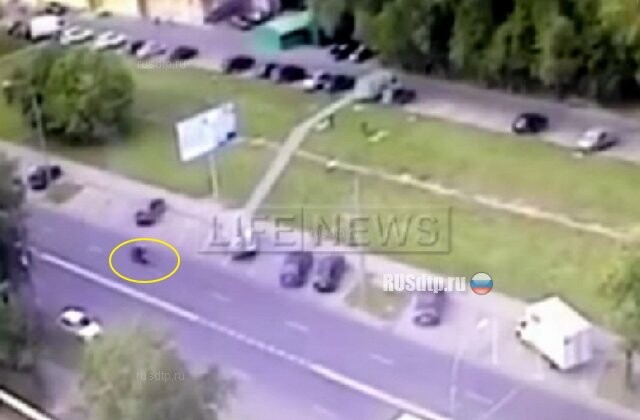 В Москве погибли пешеход и мотоциклист
