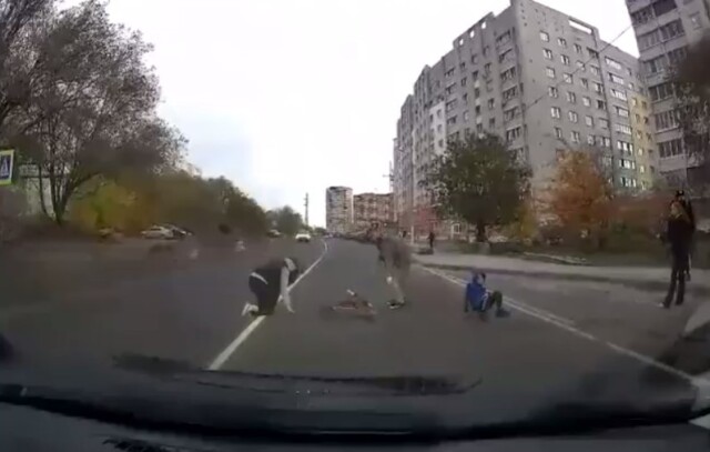 В Твери отец с сыном на электросамокате сбили пешехода