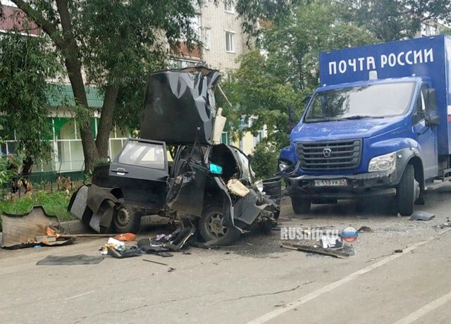 Двое погибли в ДТП с грузовиком Почты России в Чувашии 
