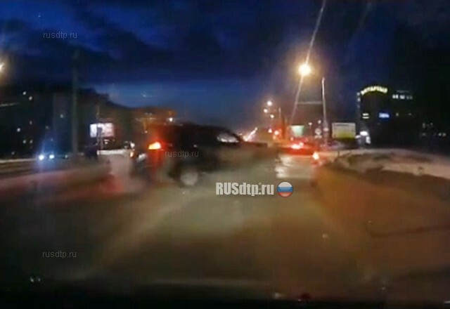 Момент массового ДТП в Барнауле