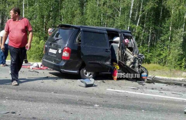 Семья из четырех человек погибла в ДТП в Тюменской области 