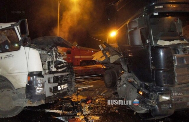 Столкновение грузовиков на трассе М10 «Россия» 
