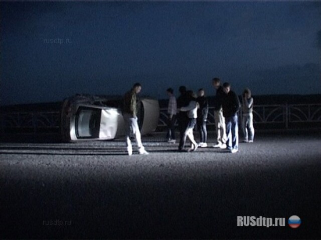 В Екатеринбурге 16-летняя девушка опрокинула «Hyundai» 