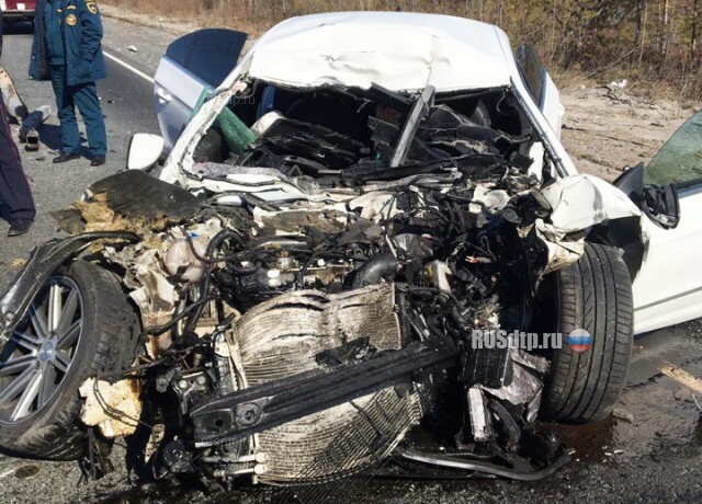 Под Сургутом водитель и пассажир «Фольксвагена» разбились на скорости 200 км/ч 