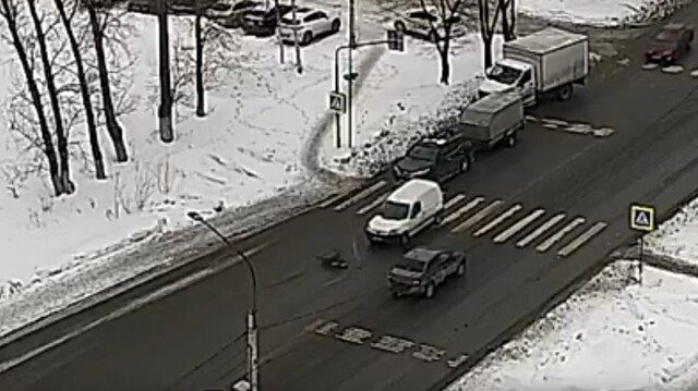 Автомобиль сбил лыжника на пешеходном переходе в Вологде 