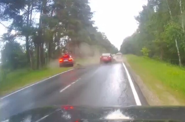 Под Рязанью девушка на Porsche выехала на встречную полосу и устроила ДТП