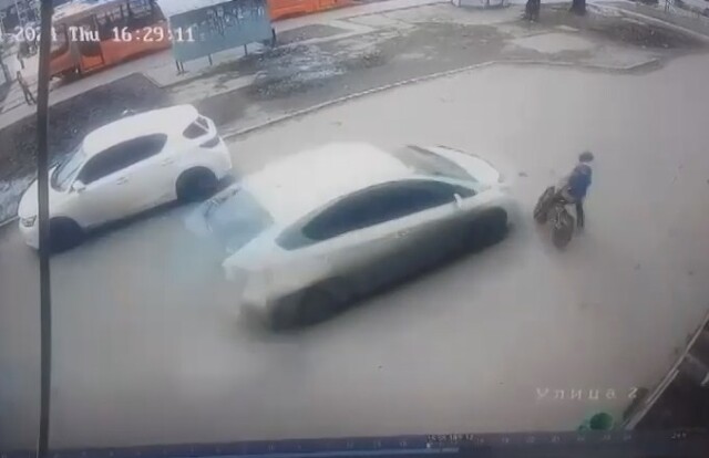 В Хабаровске 9-летний мальчик на велосипеде попал под колеса автомобиля 