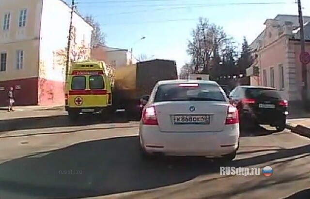 Реанимобиль подбит на встречной 