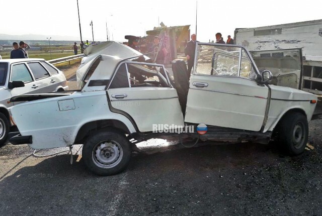 ВАЗ-2106 и ЗИЛ столкнулись в Кабардино-Балкарии. Двое погибли 