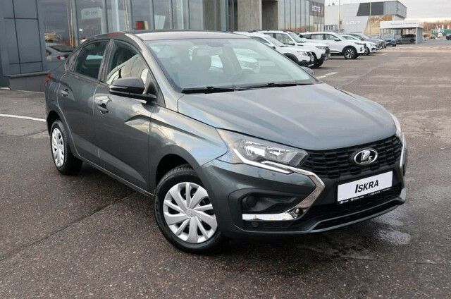 «Поездил на «Искре» и разочаровался»: отзыв об автомобиле Lada Iskra 2025 