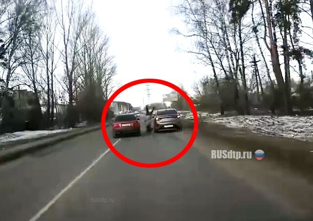 В Орле Audi сбил 60-летнюю женщину. ВИДЕО 