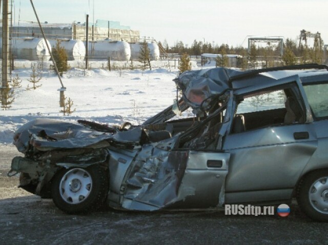 ВАЗ-2111 врезался в КАМАЗ 