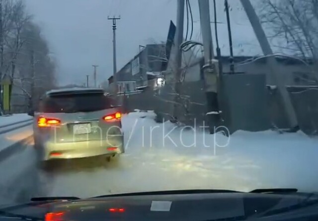 «Не успела затормозить и врезалась в столб»: кто виноват в ДТП в Иркутске? 