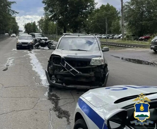 «Не уступил дорогу»: два авто и мотоцикл столкнулись на перекрестке в Улан-Удэ 