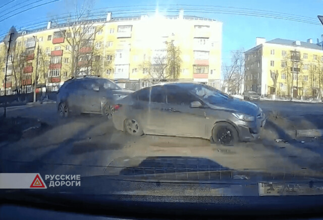 Два Hyundai столкнулись на перекрестке в Нижнем Новгороде