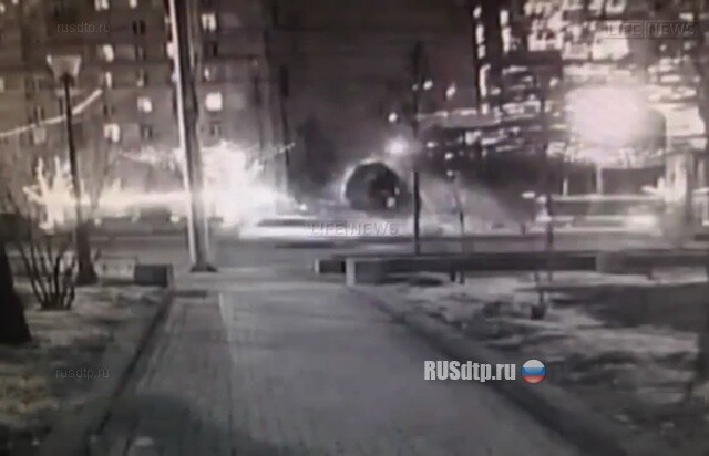 Авария на Кутузовском проспекте. Запись с камеры наблюдения 