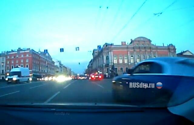 Гонка закончилась ДТП на Невском проспекте в Санкт-Петербурге