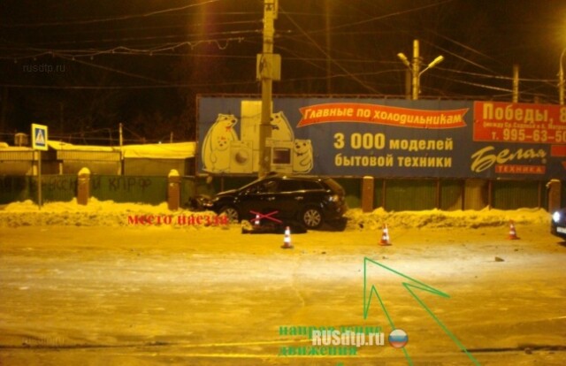 В Самаре Мазда врезалась в столб 