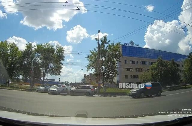 ДТП возле  ТЦ \»Лента\» на Московском шоссе в Нижнем Новгороде.