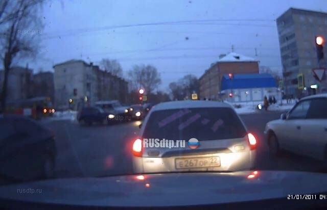 Авария с УАЗом в Барнауле. Другой ракурс