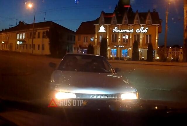 Женщина на Audi въехала