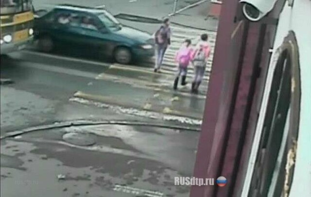 В Ижевске пьяный водитель без прав сбил школьницу на пешеходном переходе