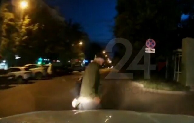 В Казани пенсионер переходил дорогу в неположенном месте и попал под колеса автомобиля 