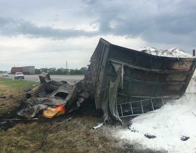 Водители двух КАМАЗов погибли в ДТП в Ростовской области 