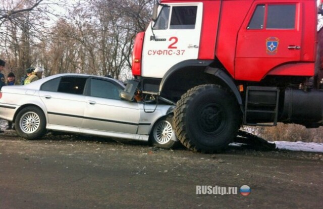 БМВ столкнулся с пожарной машиной в Воронеже 